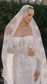 Luxe Chantilly Veil